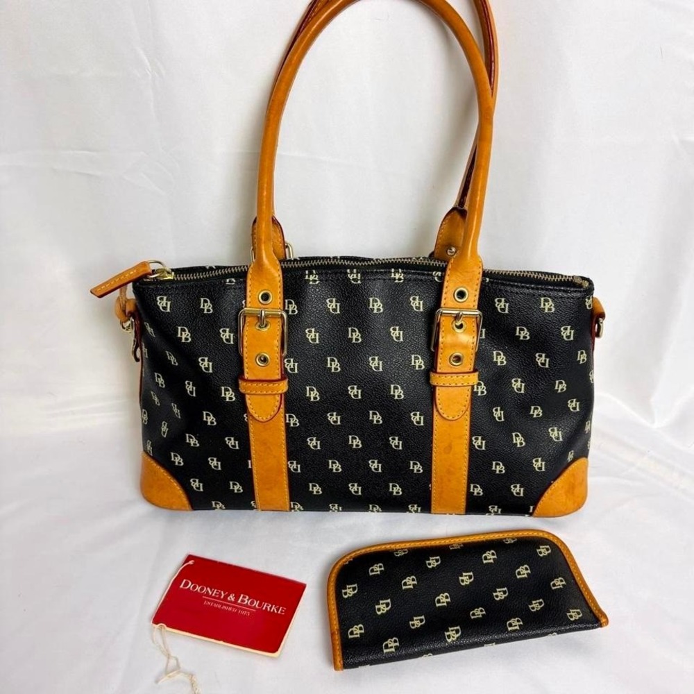 Y2K black dooney & Bourke signature satchel